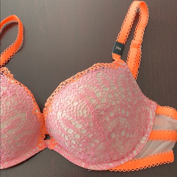 NWT Victoria’s Secret Padded Demi Bra - Picture 2 of 5
